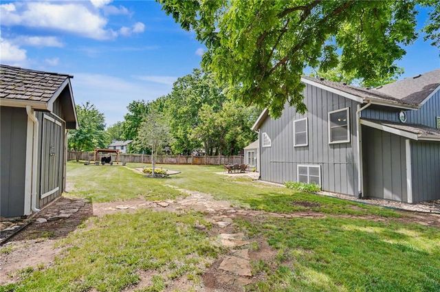 3605 Riverview Road, Lawrence, KS 66049