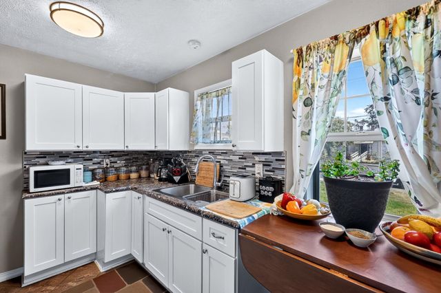 2811 N Crestline St, Spokane, WA 99207