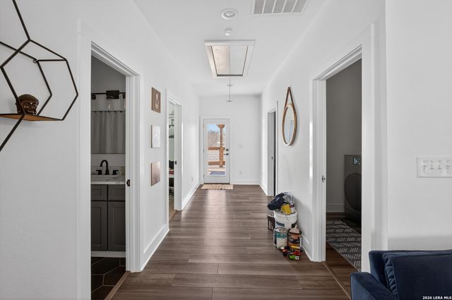 1111 N Palmetto, San Antonio, TX 78202