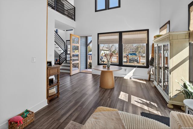 1111 N Palmetto, San Antonio, TX 78202