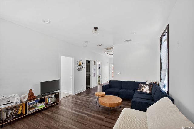 1111 N Palmetto, San Antonio, TX 78202