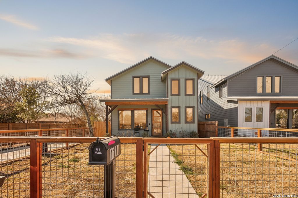 1111 N Palmetto, San Antonio, TX 78202