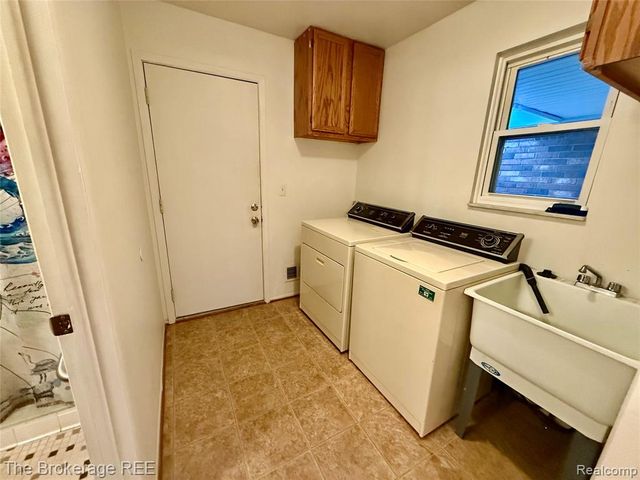 37830 Erna Drive, Sterling Heights, MI 48312