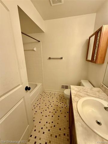 37830 Erna Drive, Sterling Heights, MI 48312