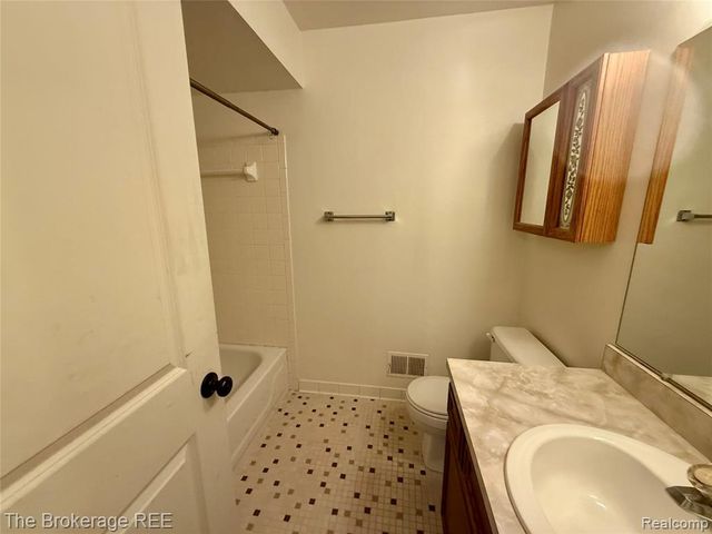 37830 Erna Drive, Sterling Heights, MI 48312