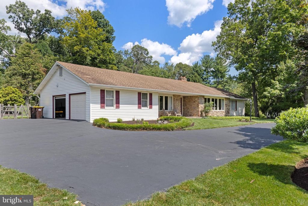 157 CHESTNUT VALLEY DR, DOYLESTOWN, PA 18901 — photo 2