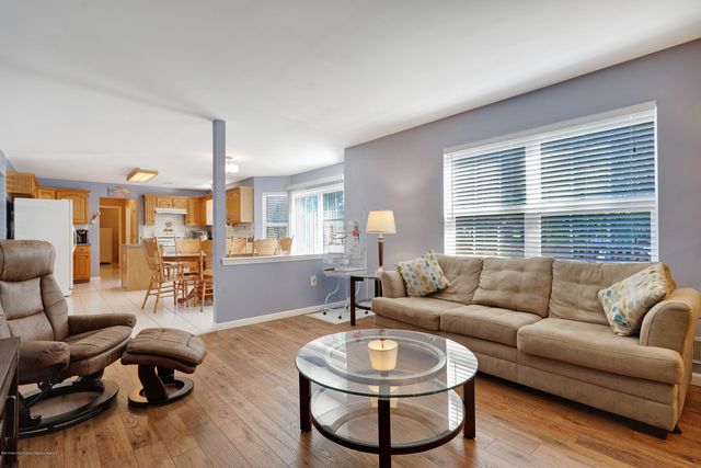 786 Applewood Court, Jackson, NJ 08527