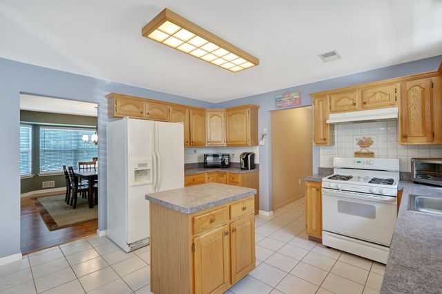 786 Applewood Court, Jackson, NJ 08527