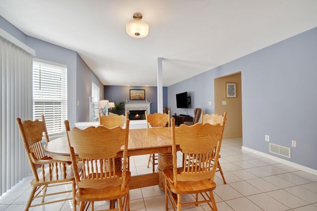 786 Applewood Court, Jackson, NJ 08527