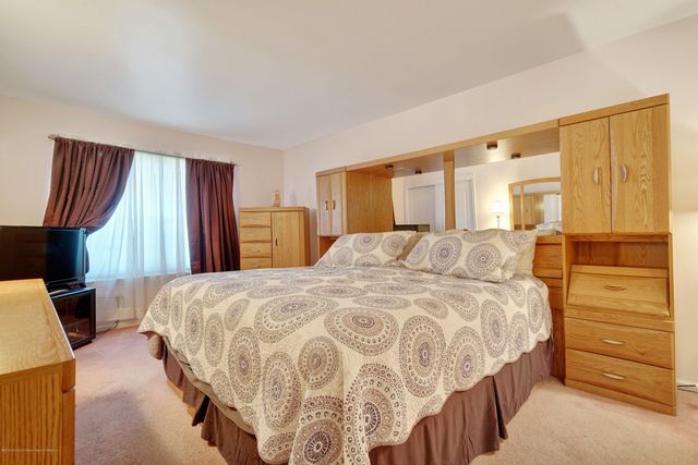 786 Applewood Court, Jackson, NJ 08527