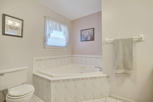 786 Applewood Court, Jackson, NJ 08527