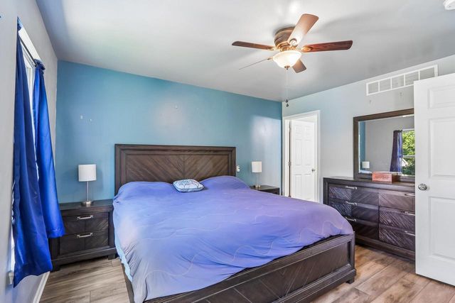 1511 E Longneedle LANE, Elkhorn, WI 53121