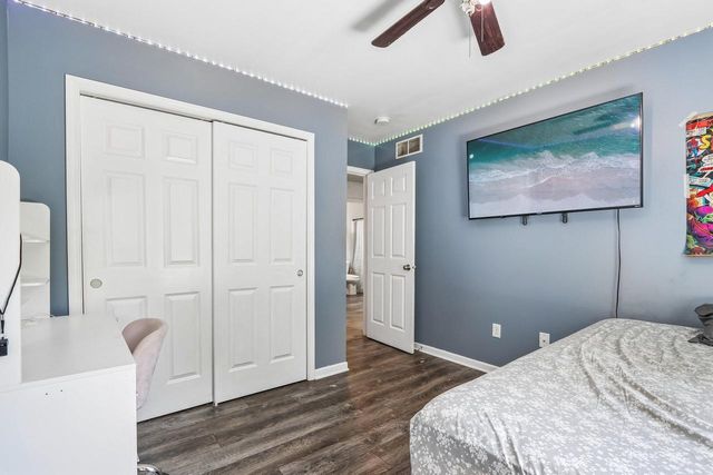 1511 E Longneedle LANE, Elkhorn, WI 53121