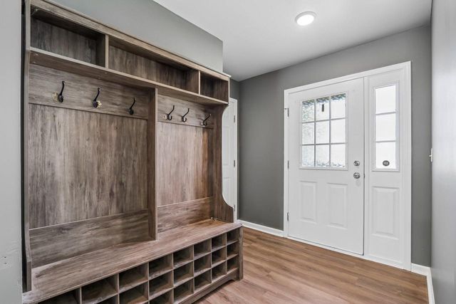 1511 E Longneedle LANE, Elkhorn, WI 53121