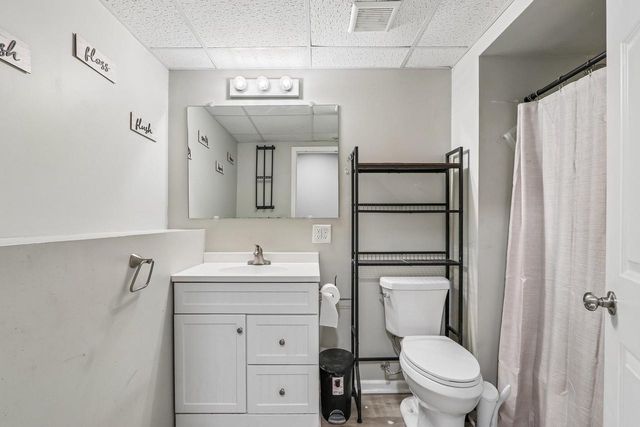 1511 E Longneedle LANE, Elkhorn, WI 53121