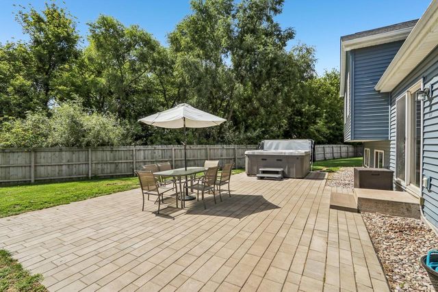 1511 E Longneedle LANE, Elkhorn, WI 53121