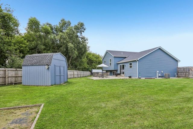 1511 E Longneedle LANE, Elkhorn, WI 53121