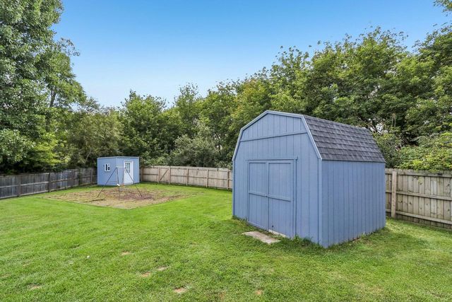 1511 E Longneedle LANE, Elkhorn, WI 53121