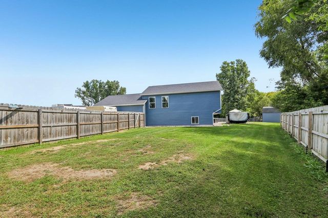 1511 E Longneedle LANE, Elkhorn, WI 53121