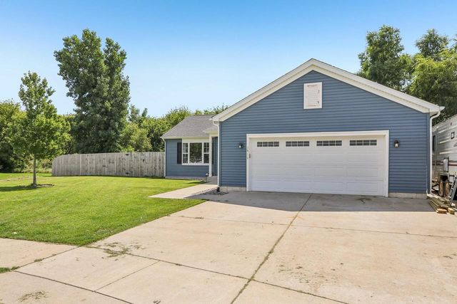 1511 E Longneedle LANE, Elkhorn, WI 53121