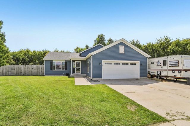 1511 E Longneedle LANE, Elkhorn, WI 53121