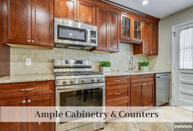 11 Stone Ridge Lane, Ho-ho-kus, NJ 07423