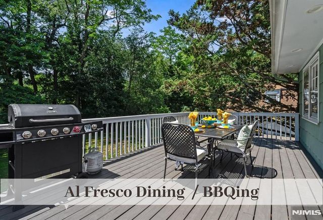 11 Stone Ridge Lane, Ho-ho-kus, NJ 07423