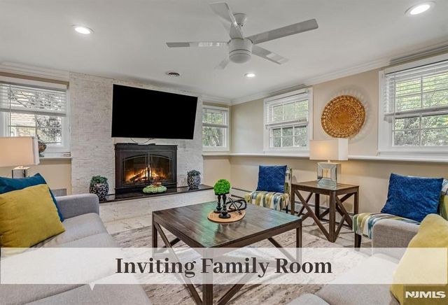 11 Stone Ridge Lane, Ho-ho-kus, NJ 07423
