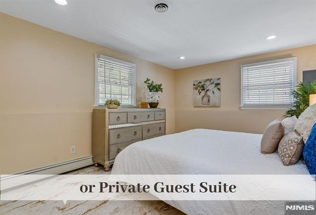 11 Stone Ridge Lane, Ho-ho-kus, NJ 07423