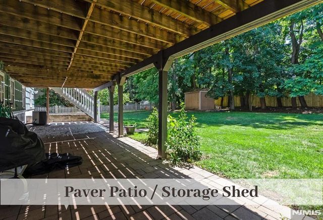11 Stone Ridge Lane, Ho-ho-kus, NJ 07423