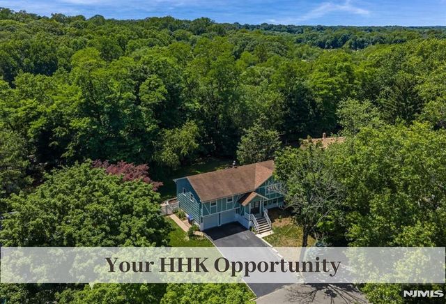 11 Stone Ridge Lane, Ho-ho-kus, NJ 07423