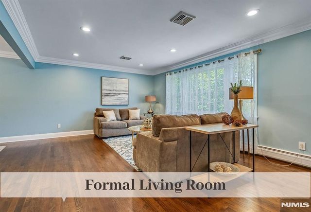 11 Stone Ridge Lane, Ho-ho-kus, NJ 07423