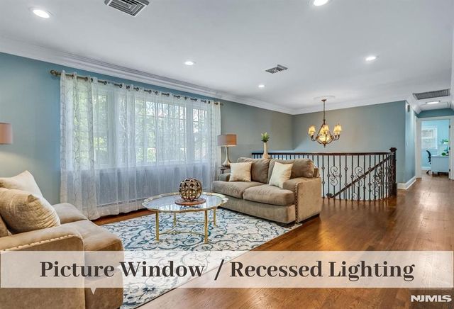 11 Stone Ridge Lane, Ho-ho-kus, NJ 07423