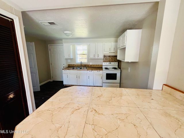 3010 Martin Street, Pascagoula, MS 39581