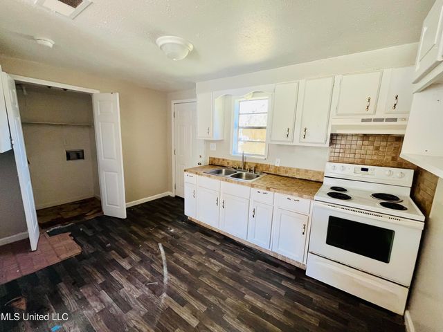 3010 Martin Street, Pascagoula, MS 39581