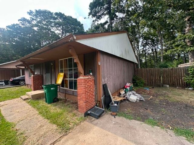 7808 Moore Dr, Little Rock, AR 72209