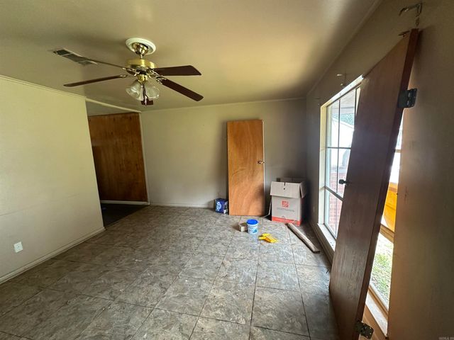 7808 Moore Dr, Little Rock, AR 72209