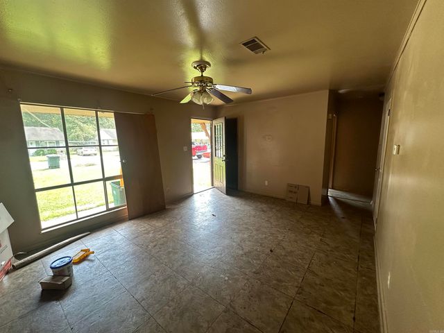7808 Moore Dr, Little Rock, AR 72209