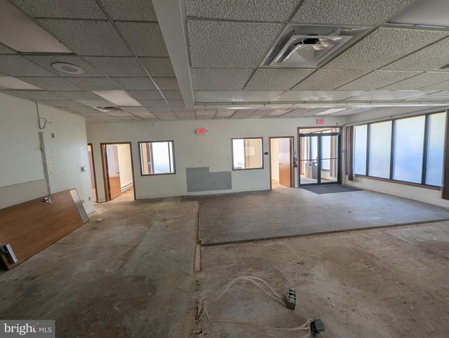 340 S WHITE HORSE PIKE, Berlin, NJ 08009