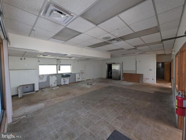 340 S WHITE HORSE PIKE, Berlin, NJ 08009