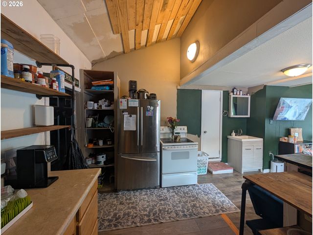 2203 SHERIDAN Dr, Vancouver, WA 98661