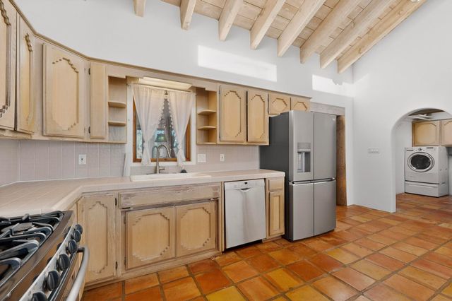 33 Moya Loop, Santa Fe, NM 87508