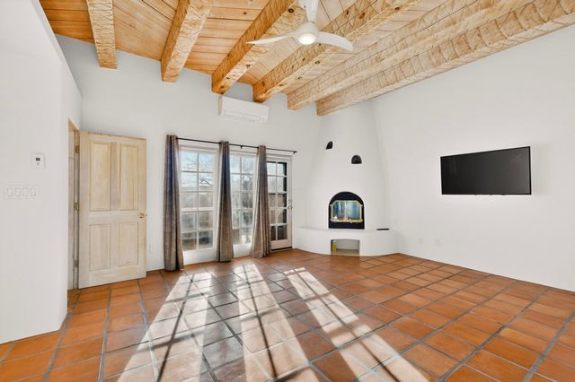 33 Moya Loop, Santa Fe, NM 87508