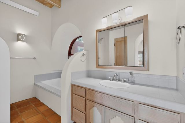 33 Moya Loop, Santa Fe, NM 87508