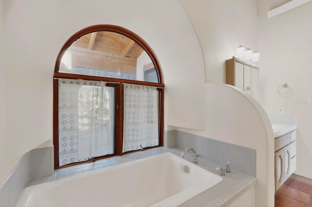 33 Moya Loop, Santa Fe, NM 87508