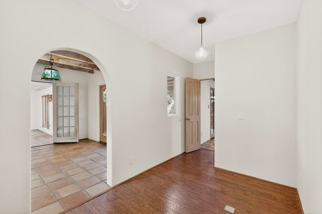 33 Moya Loop, Santa Fe, NM 87508