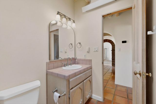 33 Moya Loop, Santa Fe, NM 87508