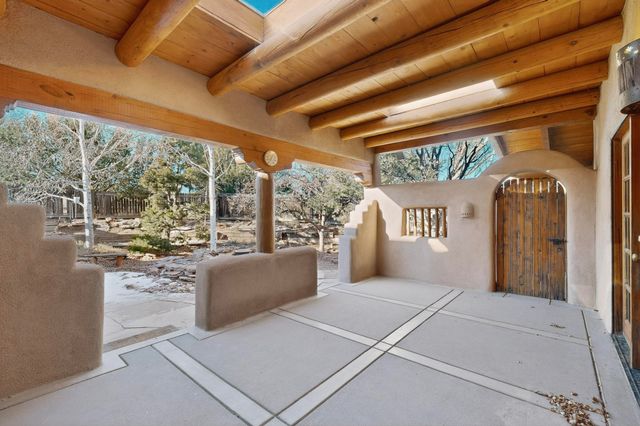 33 Moya Loop, Santa Fe, NM 87508
