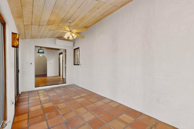 33 Moya Loop, Santa Fe, NM 87508
