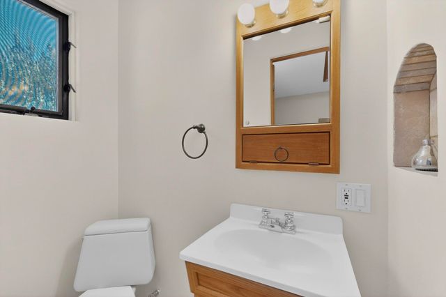 33 Moya Loop, Santa Fe, NM 87508